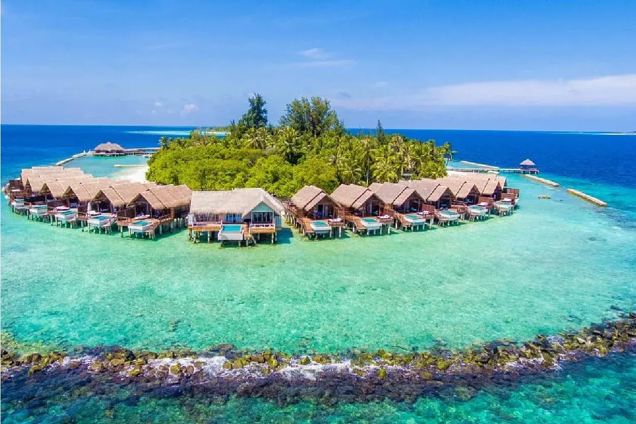 Amaya Kuda Rah: photograph published by The Travel Book with this package