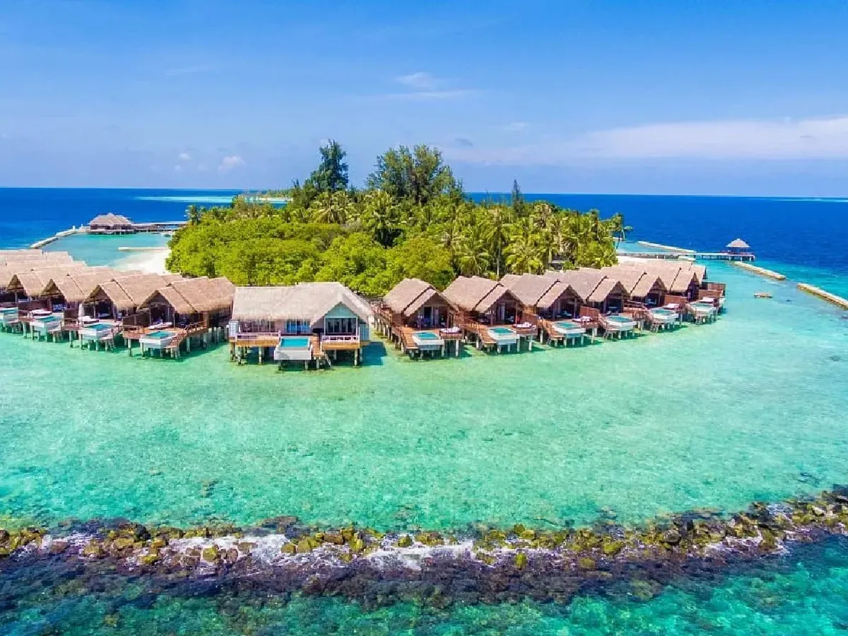 Amaya Kuda Rah: photograph published by The Travel Book with this package