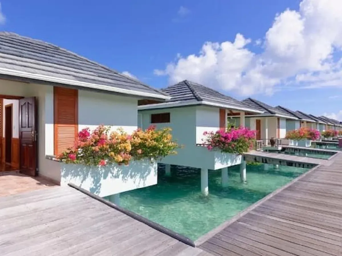 Villa Park, Sun Island: photograph published by The Travel Book with this package